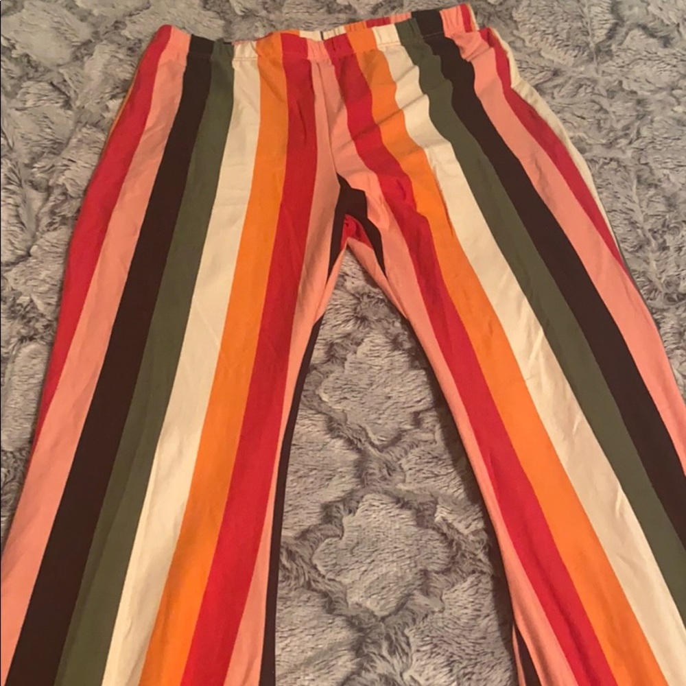 Wide leg pants.